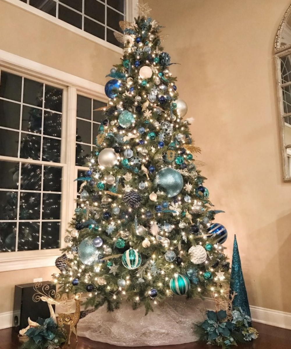 Blue Christmas tree decorations