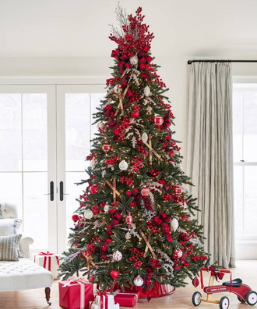 Red Christmas tree decorations