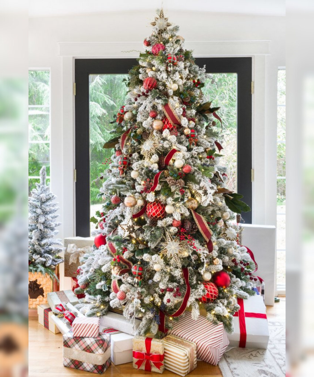 Red Christmas tree decorations